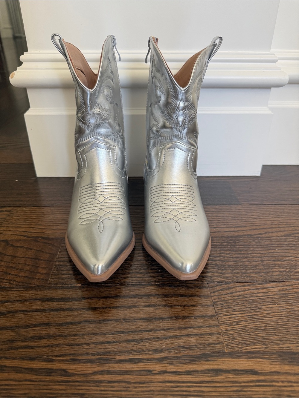 TOP Moda Metallic Silver Pointed Toe Western Ankle Boots 8.5 NWOT